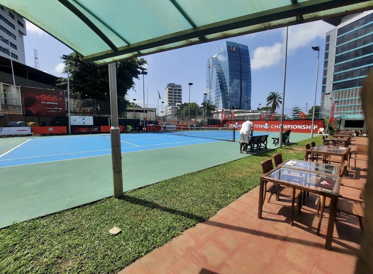 Monaliza Tennis Club seating